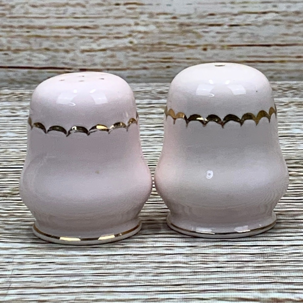 Denwin China England Pink Gold Scalloped Edge Salt and Pepper Shakers